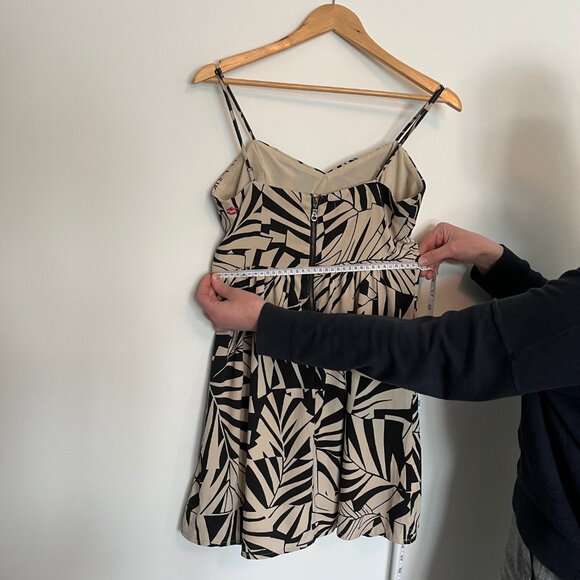 Billabong. Short Dress. Beige with Black Pattern. Size Medium. Womens. - Picture 6 of 11